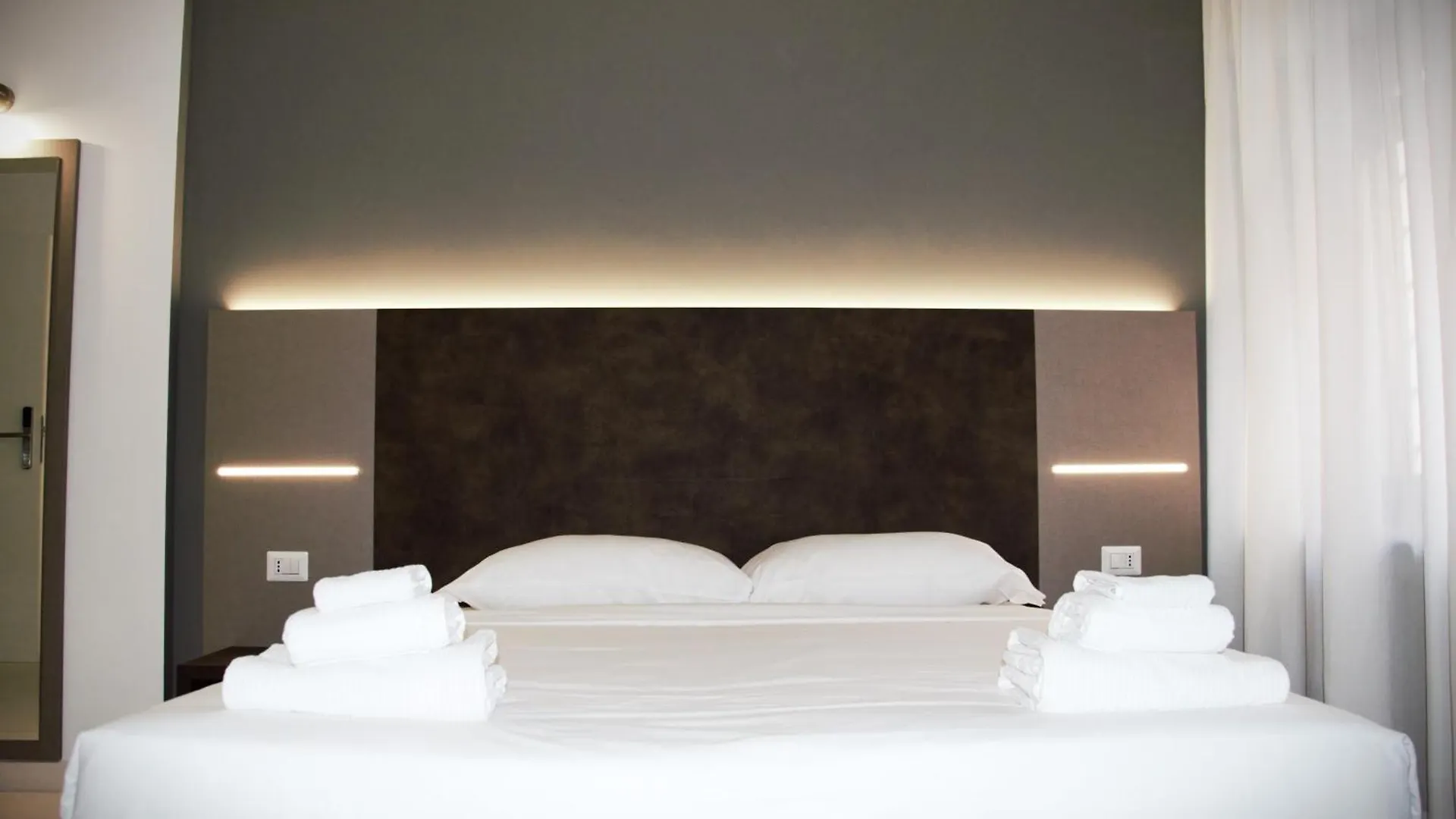 Hotel Domus Dea Roma By Trinita Italia