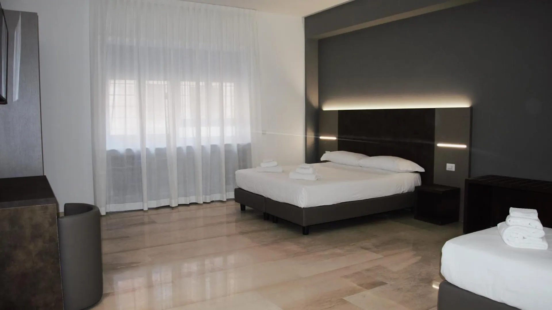 Affittacamere Hotel Domus Dea Roma By Trinita Italia