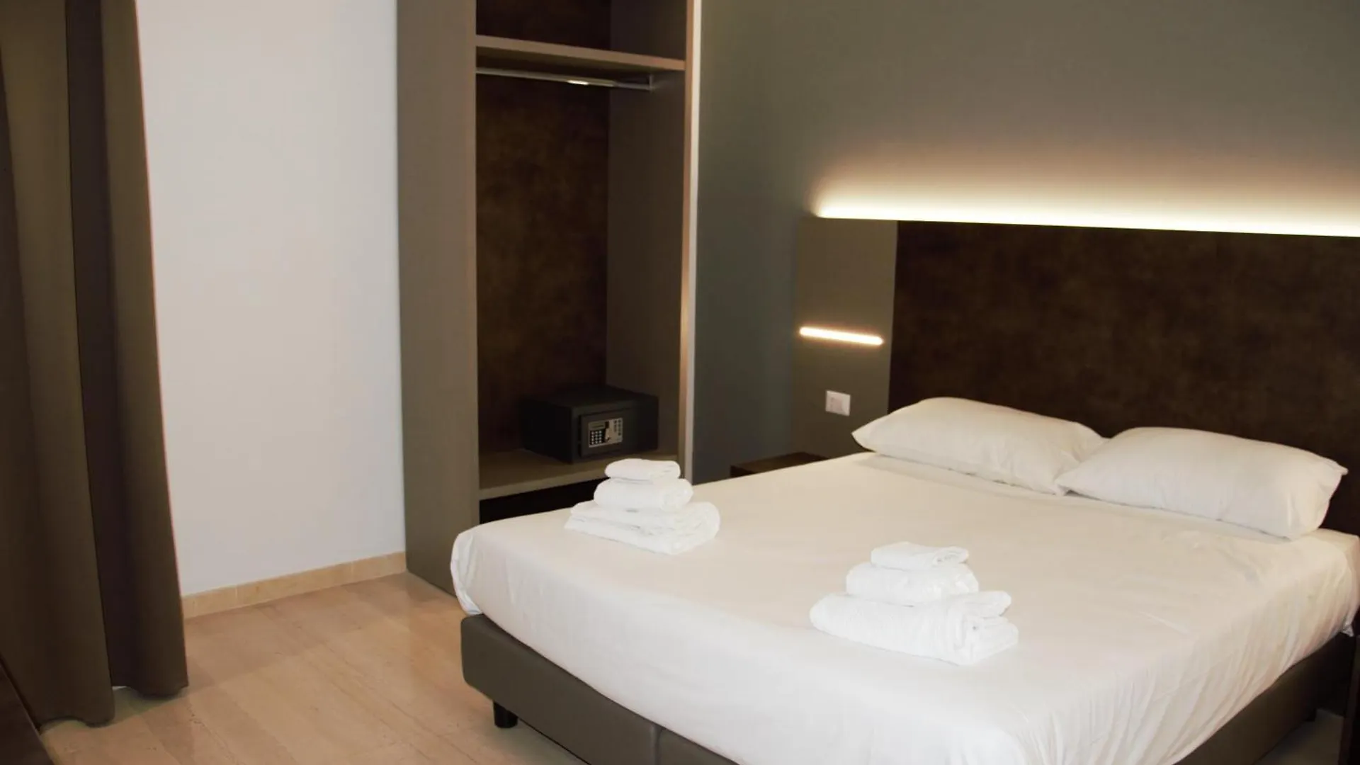 Affittacamere Hotel Domus Dea Roma By Trinita