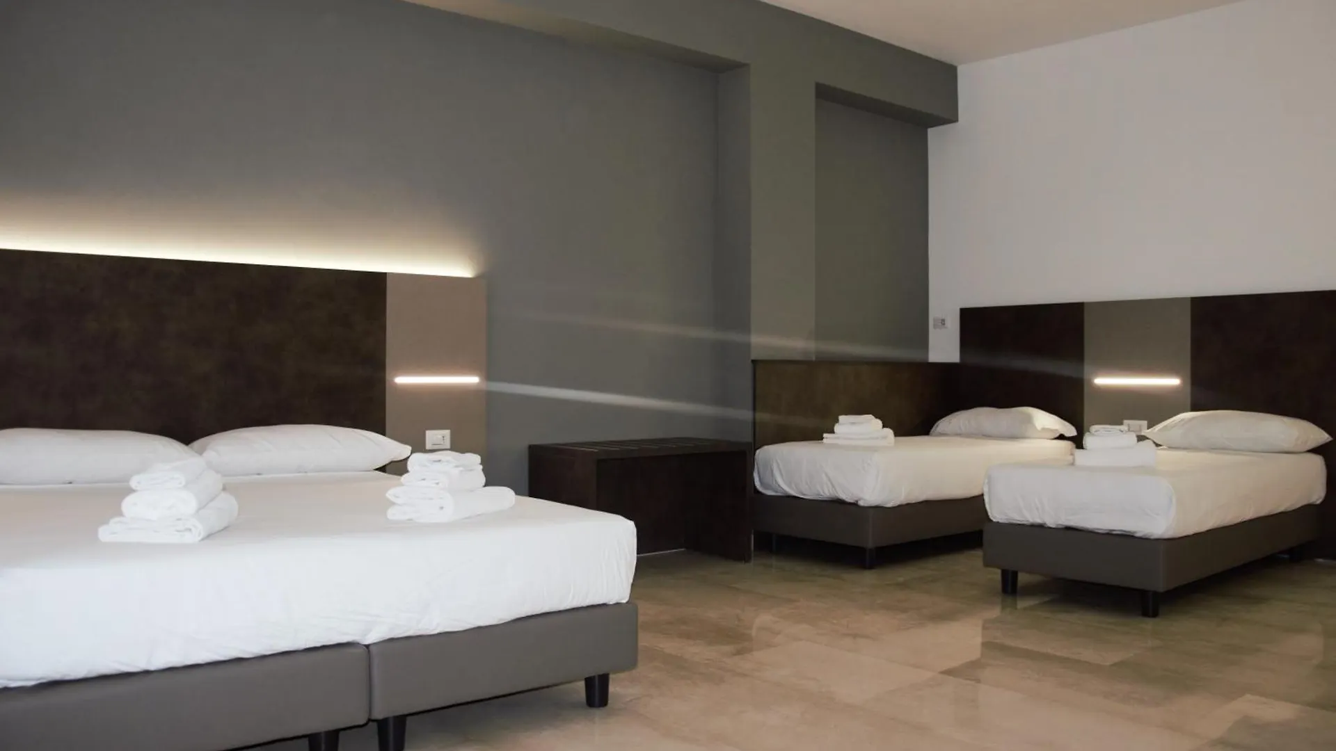 Hotel Domus Dea Roma By Trinita 0*,