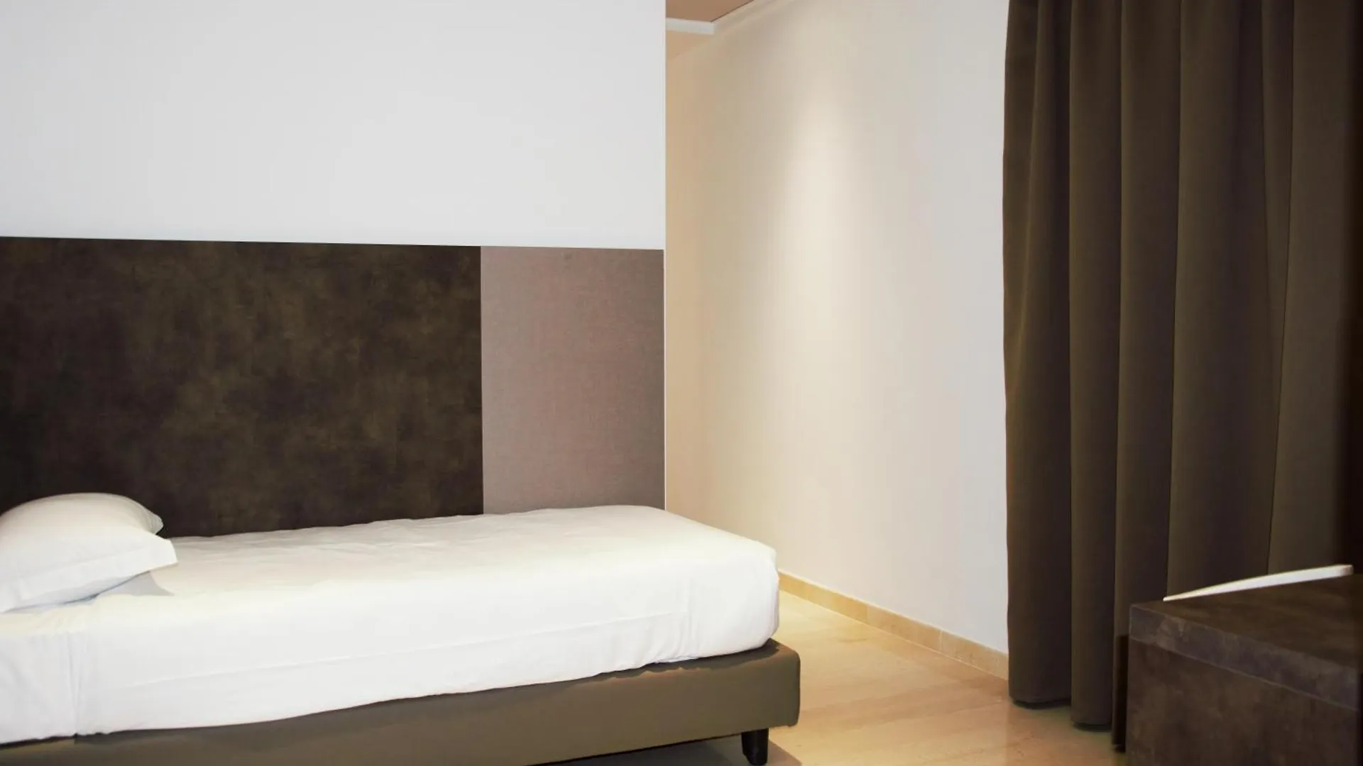Affittacamere Hotel Domus Dea Roma By Trinita Italia
