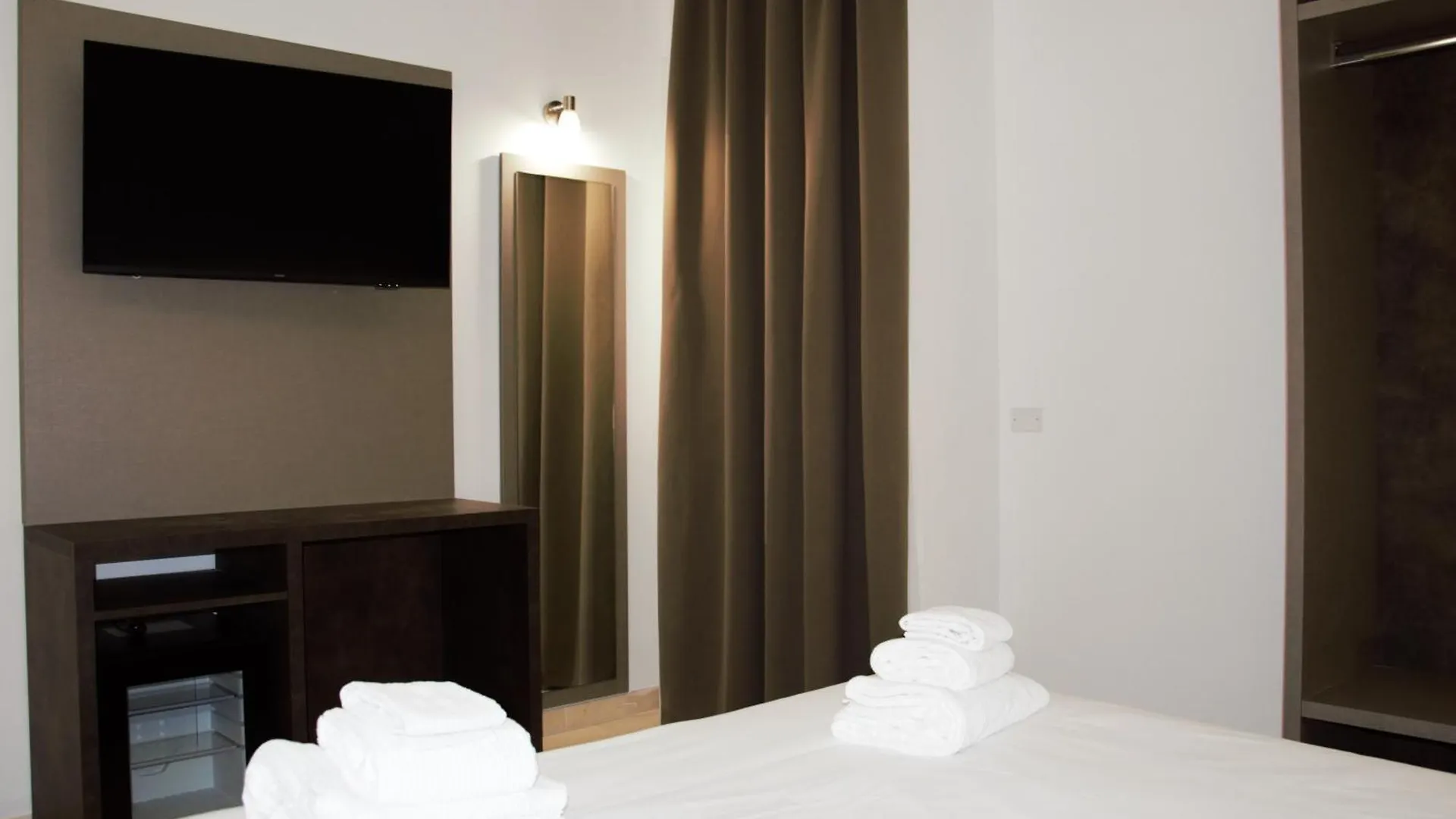 Affittacamere Hotel Domus Dea Roma By Trinita