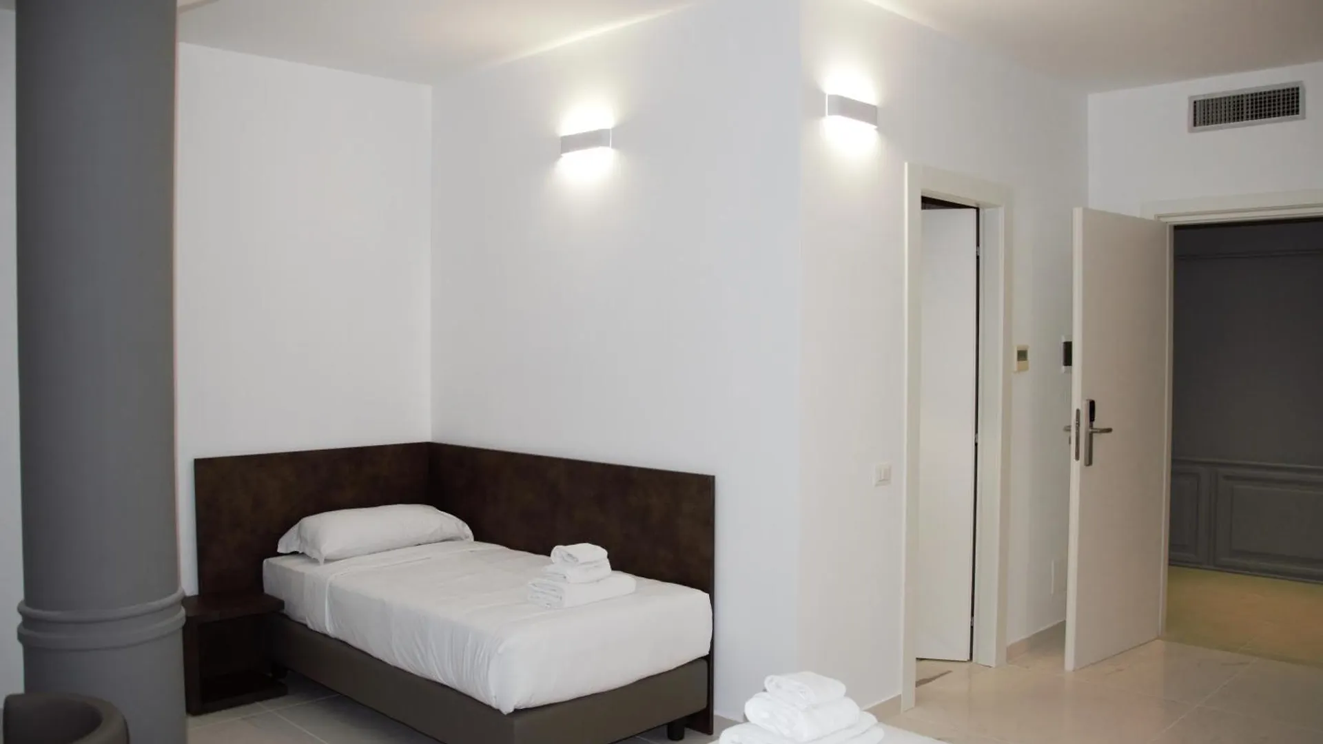 Domus Dea Roma By Trinita Hotel 0*, Rome